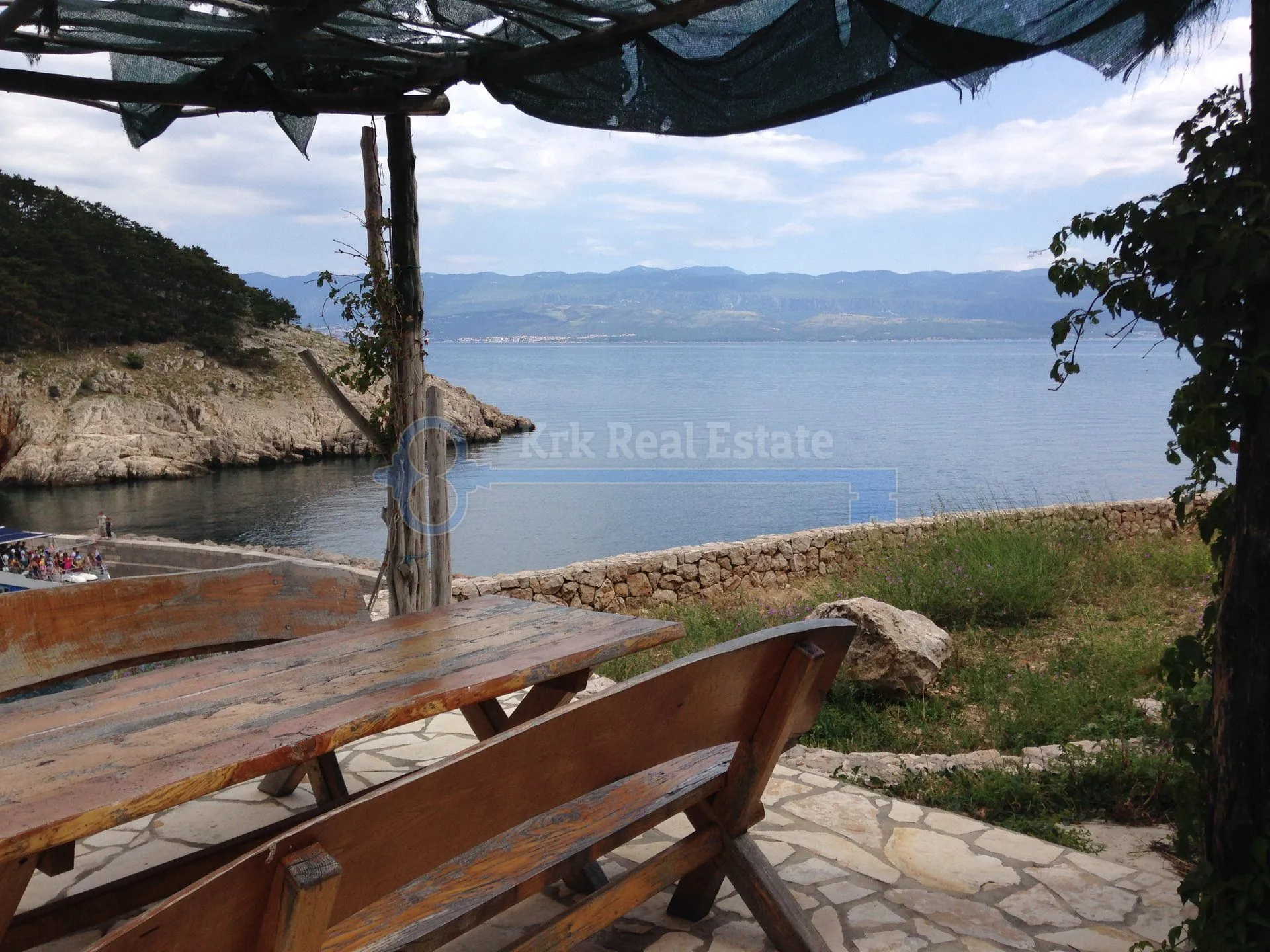 vrbnik - samostojeća renovirana kamena kuća na stijeni neposredno iznad mora - slika 8