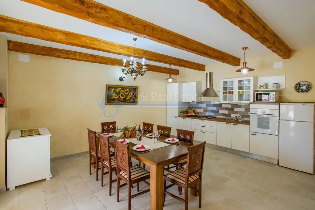 garica - samostojeća vila sa bazenom - slika 10