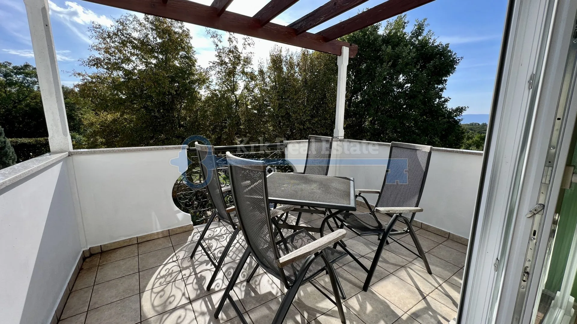 njivice - kuća sa tri apartmana i velikom okućnicom - slika 20