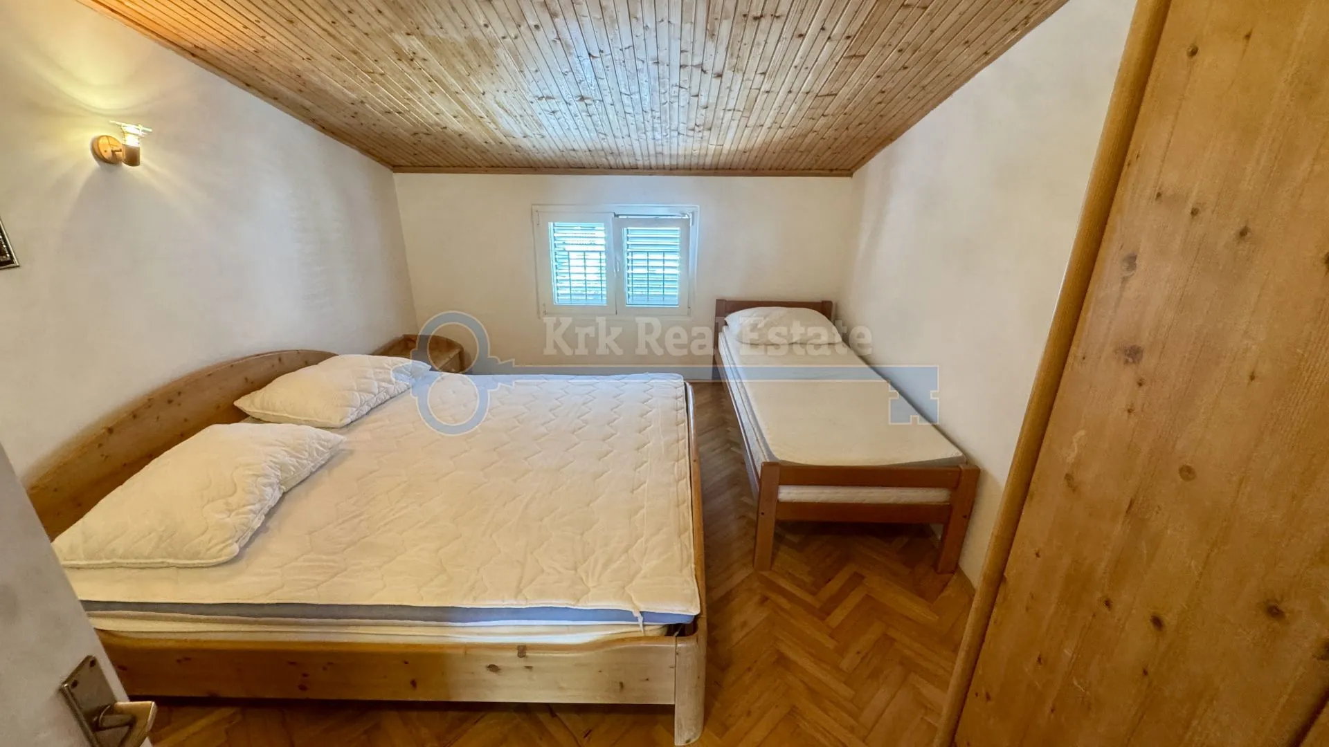 krk - kuća sa tri stambene jedinice blizu centra - slika 51