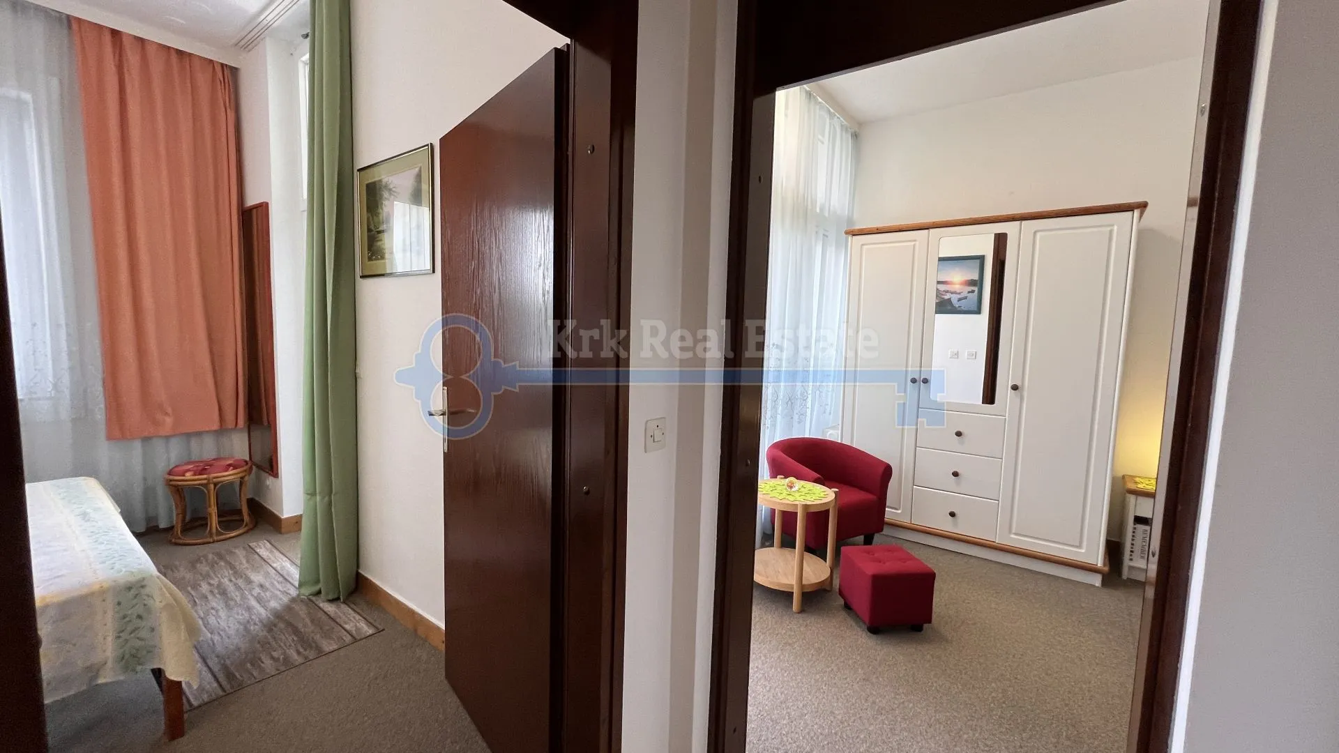 njivice - velika kuća sa uređenom okućnicom i garažom - slika 28