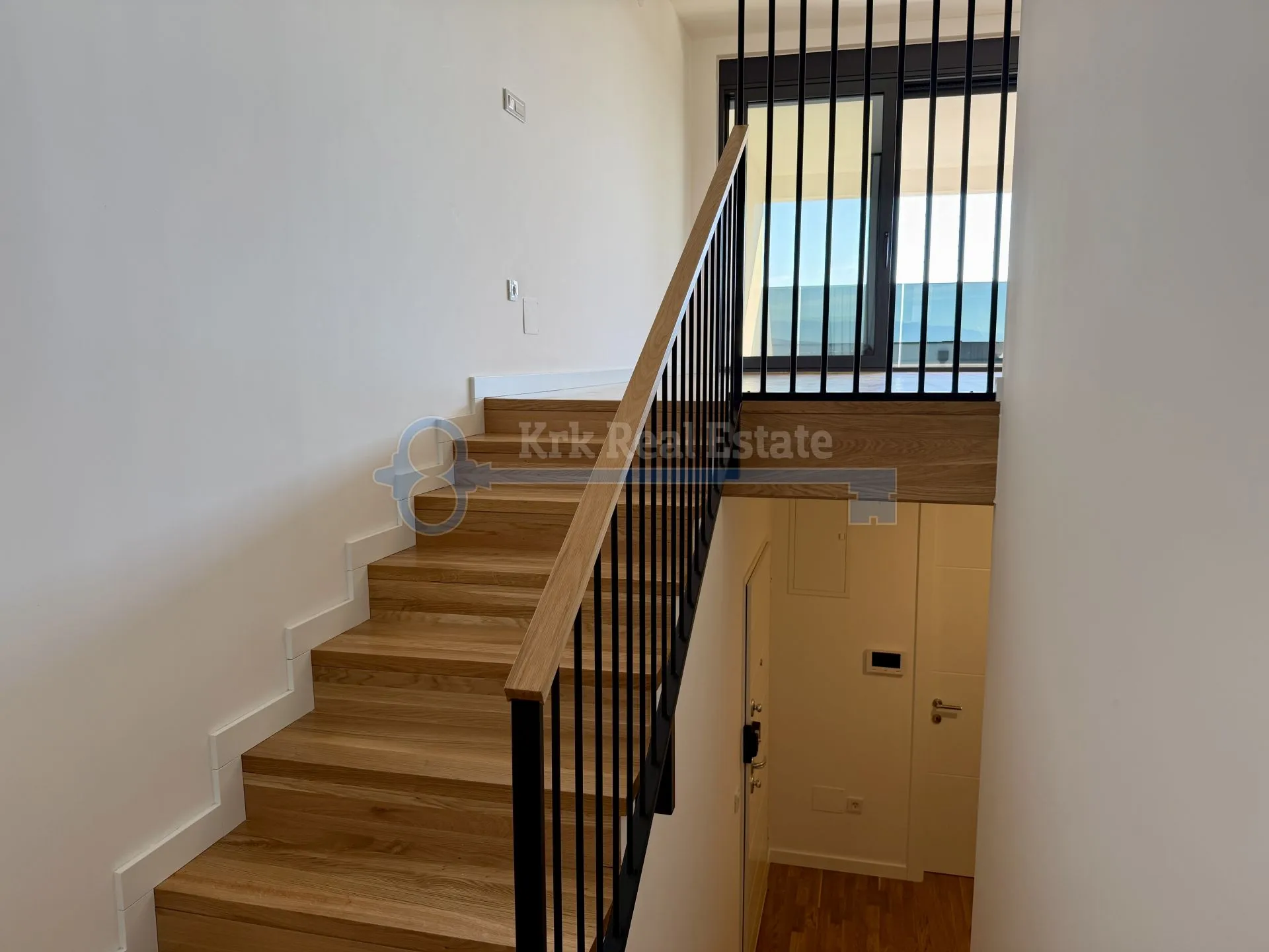 krk - dvoetažni apartman sa krovnom terasom - slika 21