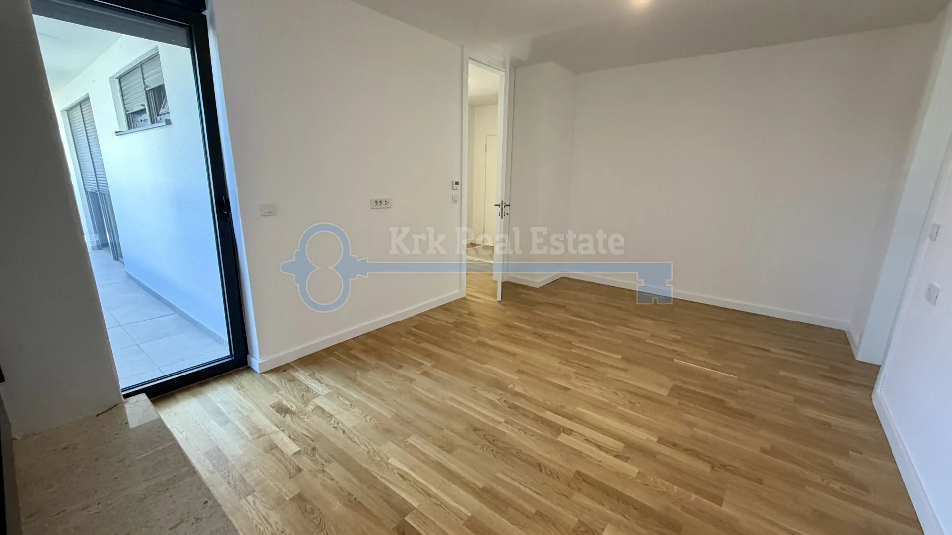 krk - dvoetažni apartman sa krovnom terasom i bazenom - slika 13
