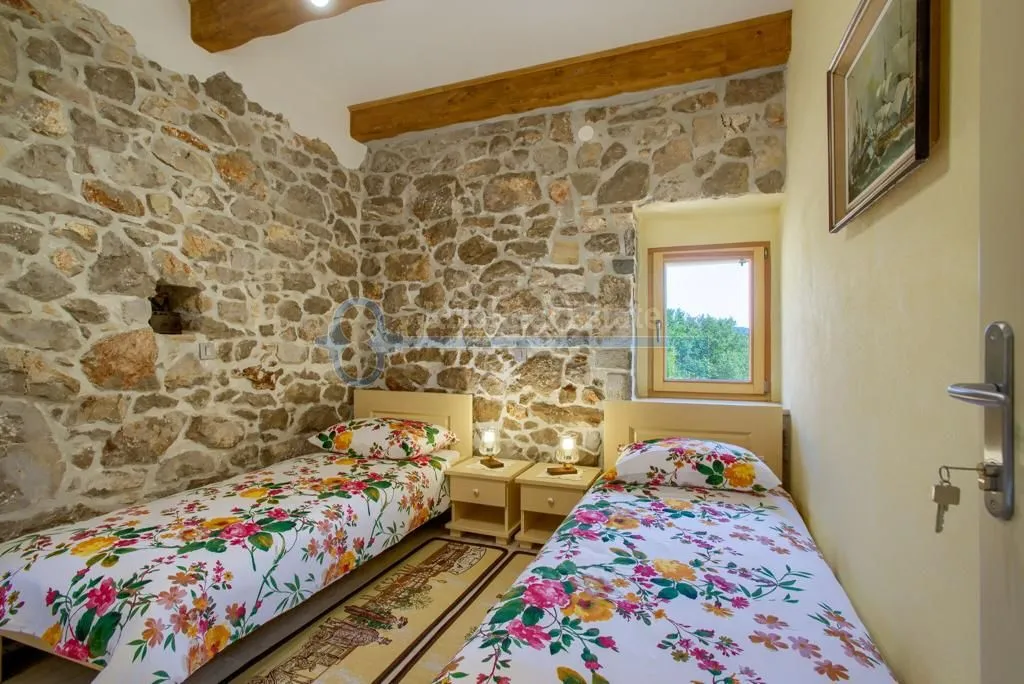 garica - samostojeća vila sa bazenom - slika 18