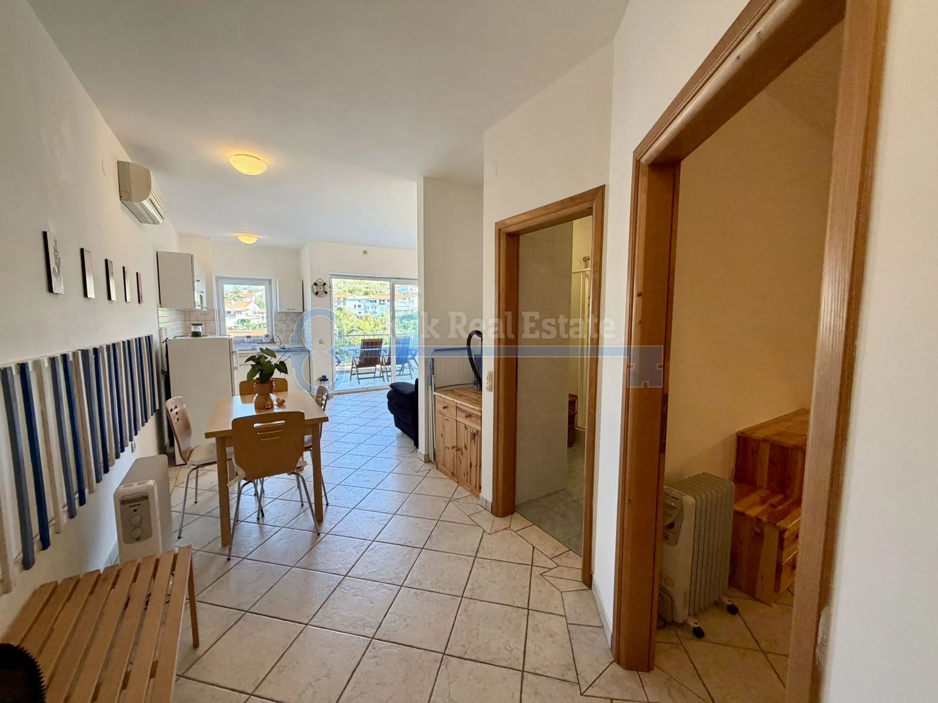 vrbnik - apartman s pogledom na more - slika 2