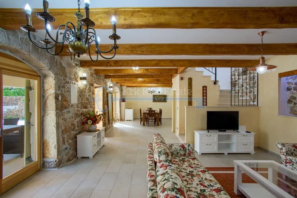 garica - samostojeća vila sa bazenom - slika 6