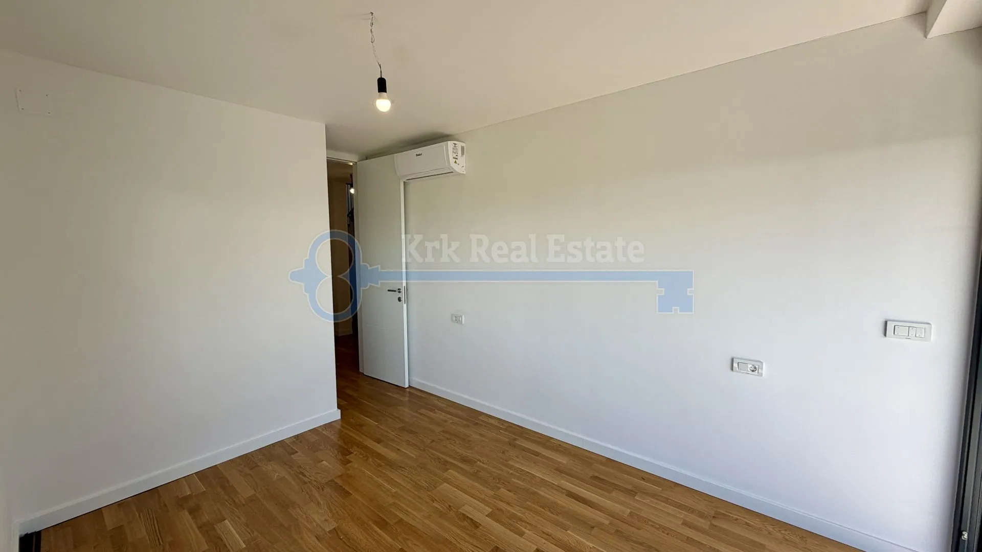krk - dvoetažni apartman sa krovnom terasom - slika 14