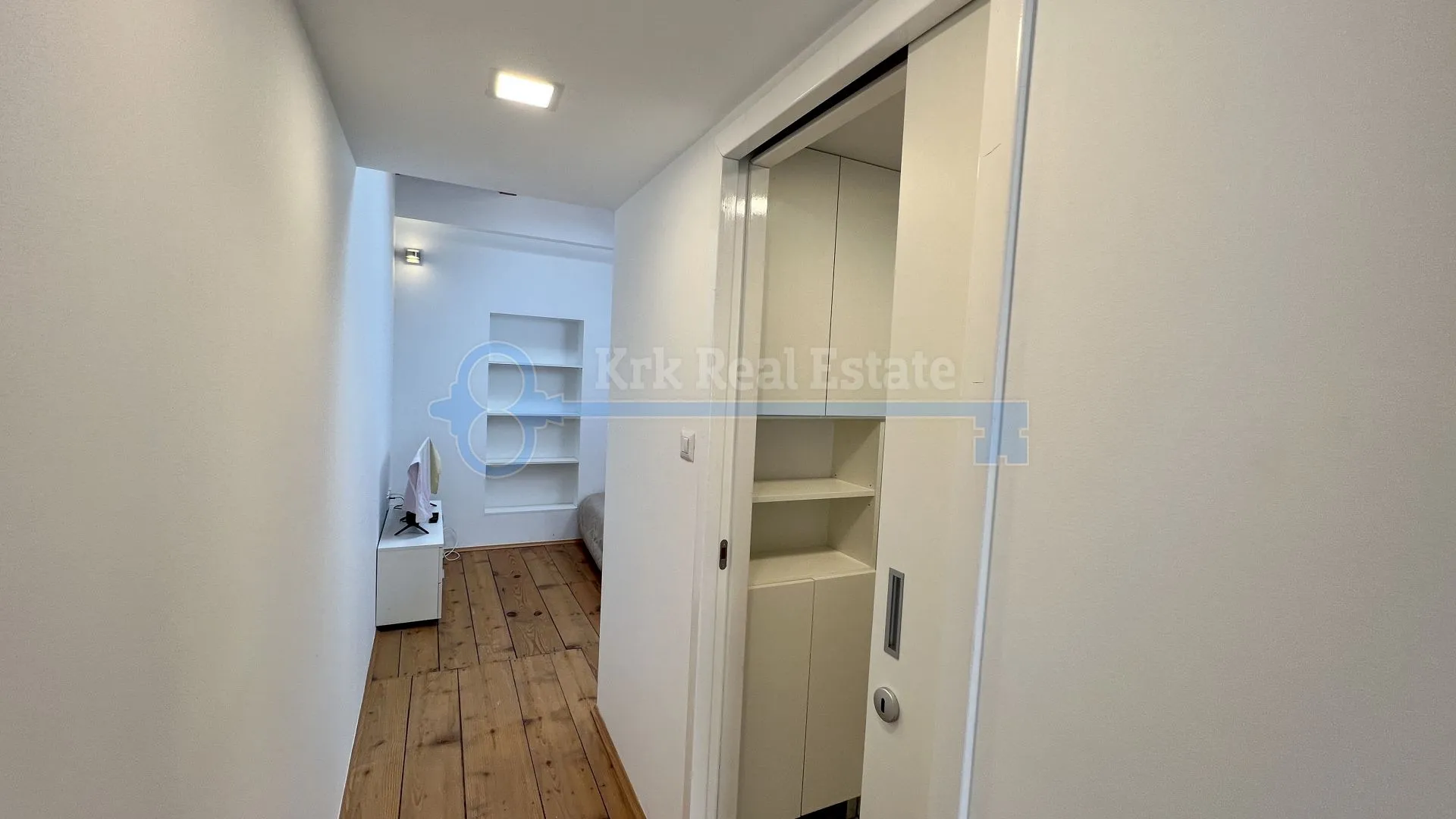 otok krk - punat - renovirana kuća u staroj jezgri s dva apartmana i vrtom - slika 15
