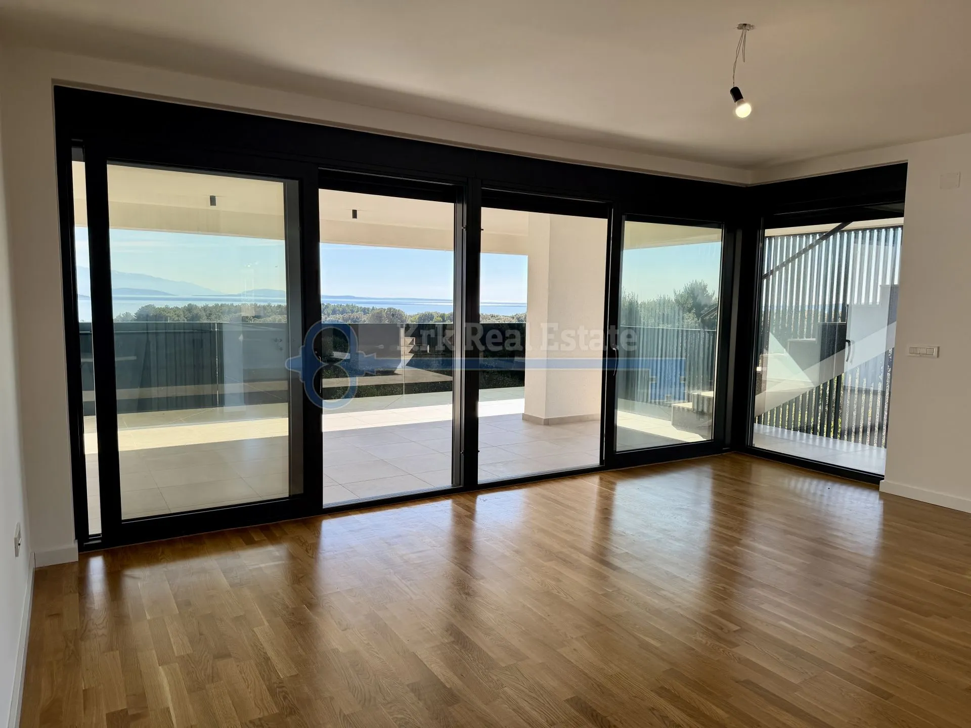 krk - dvoetažni apartman sa krovnom terasom - slika 22