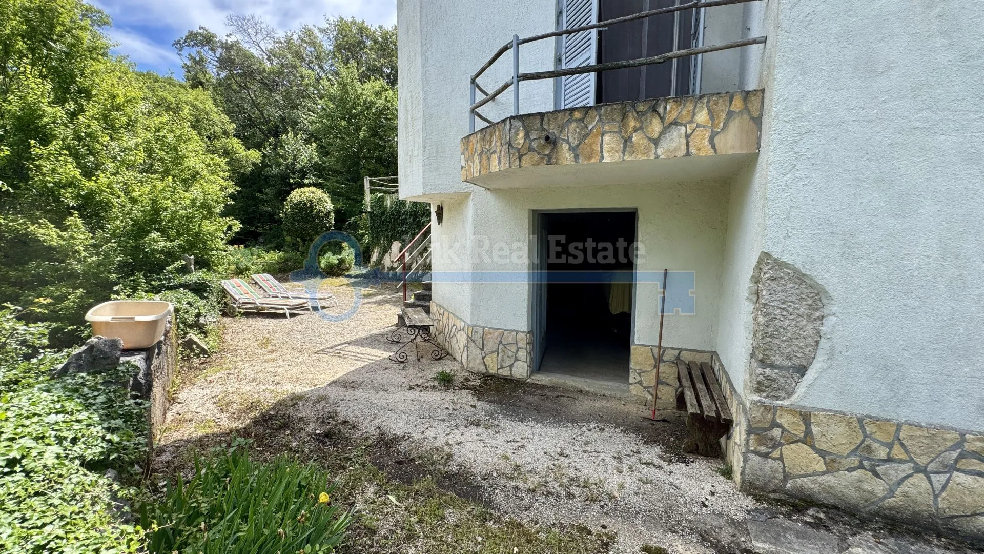 gostinjac - samostojeća kuća sa dvije stambene jedinice - slika 44
