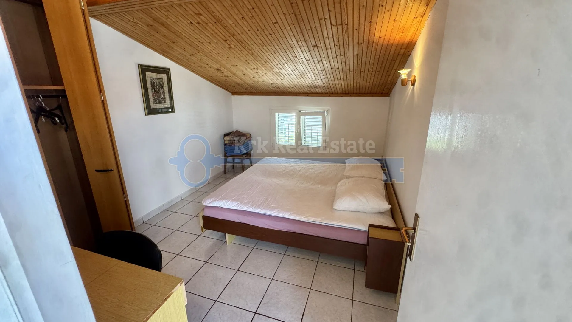 krk - kuća sa tri stambene jedinice blizu centra - slika 46