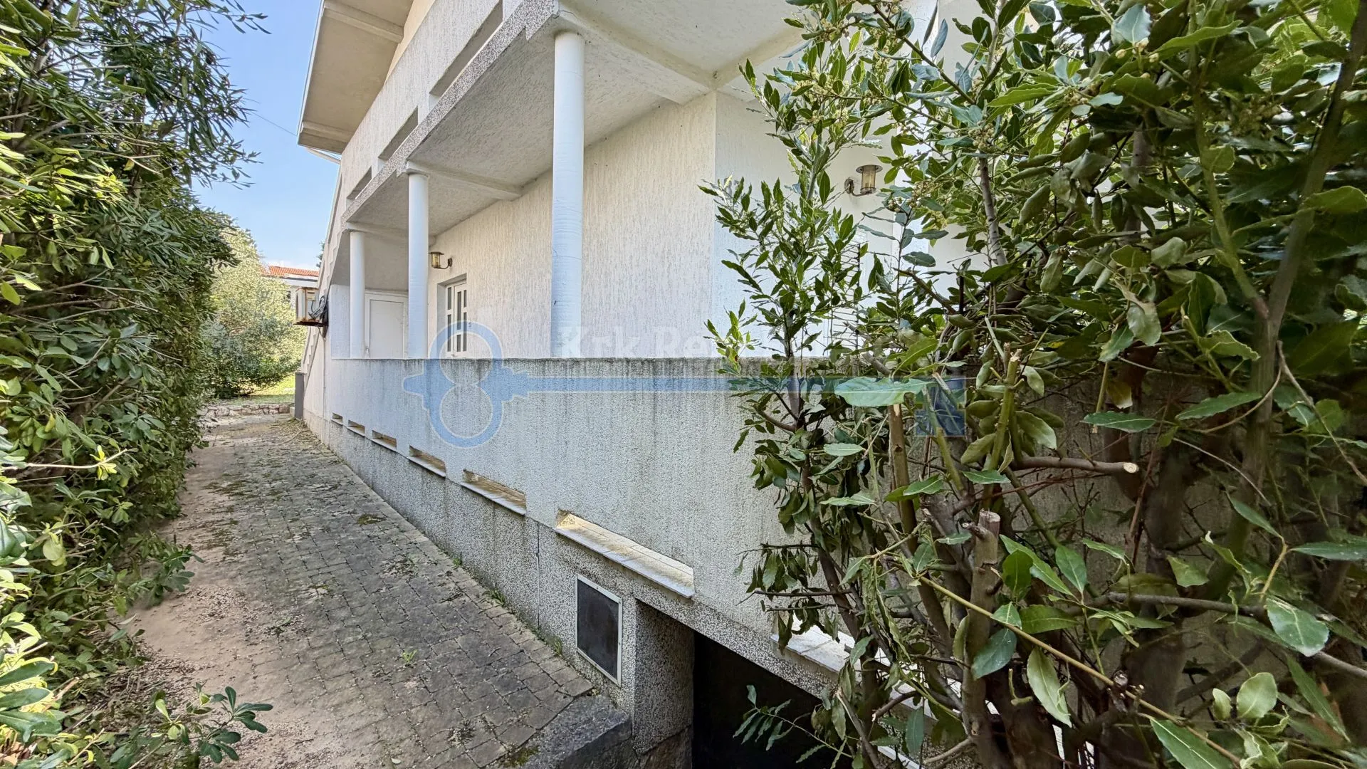 punat - kuća sa dva apartmana - slika 3