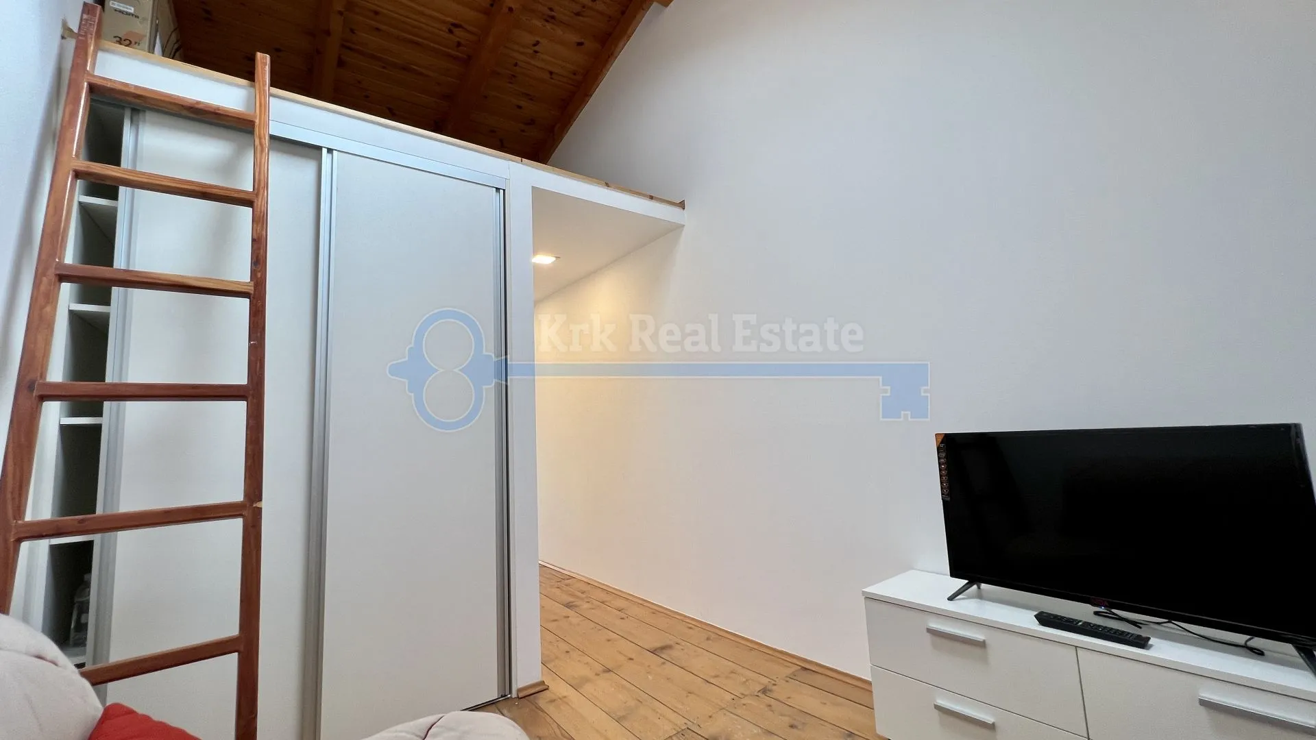 otok krk - punat - renovirana kuća u staroj jezgri s dva apartmana i vrtom - slika 18