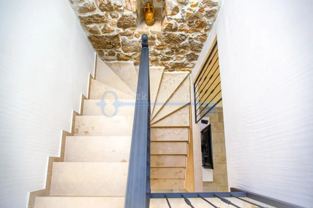 garica - samostojeća vila sa bazenom - slika 14