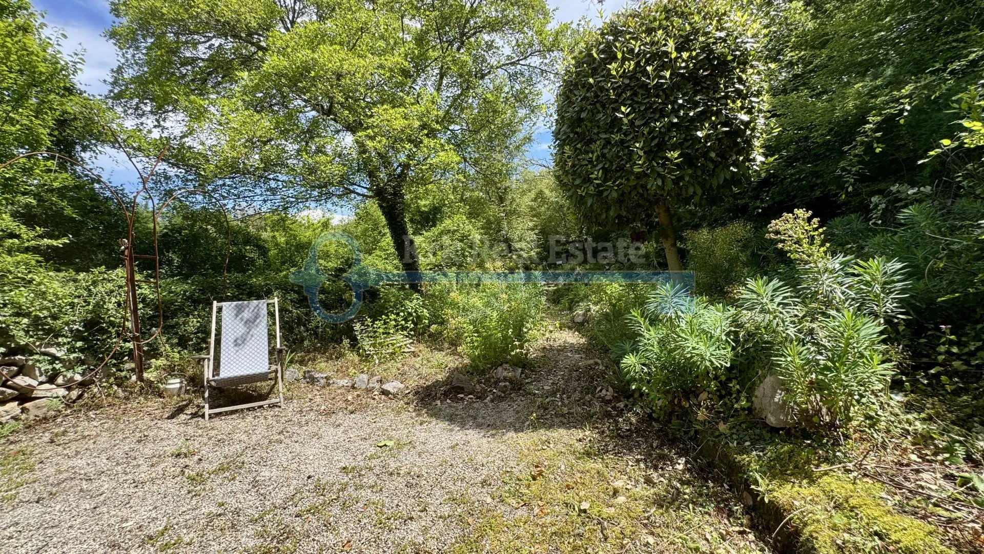 gostinjac - samostojeća kuća sa dvije stambene jedinice - slika 49