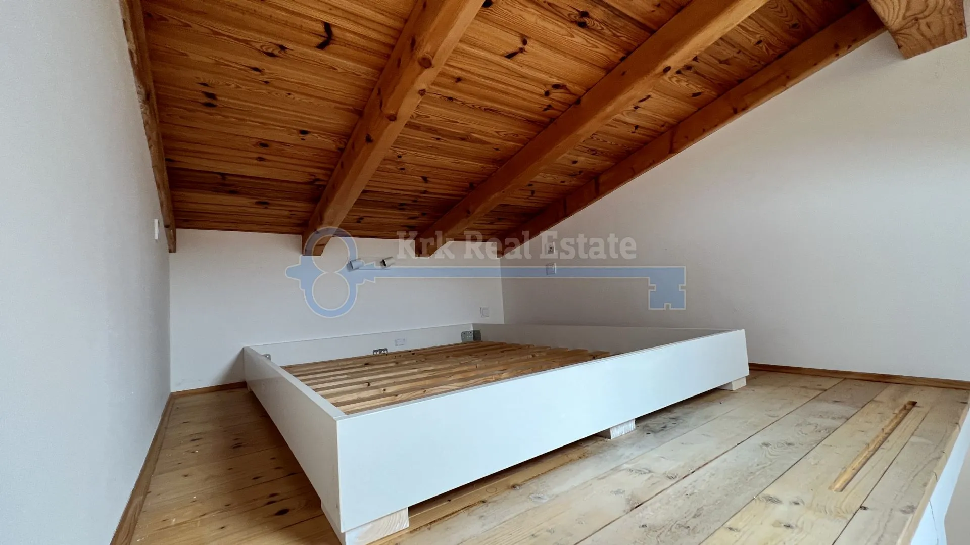 otok krk - punat - renovirana kuća u staroj jezgri s dva apartmana i vrtom - slika 20