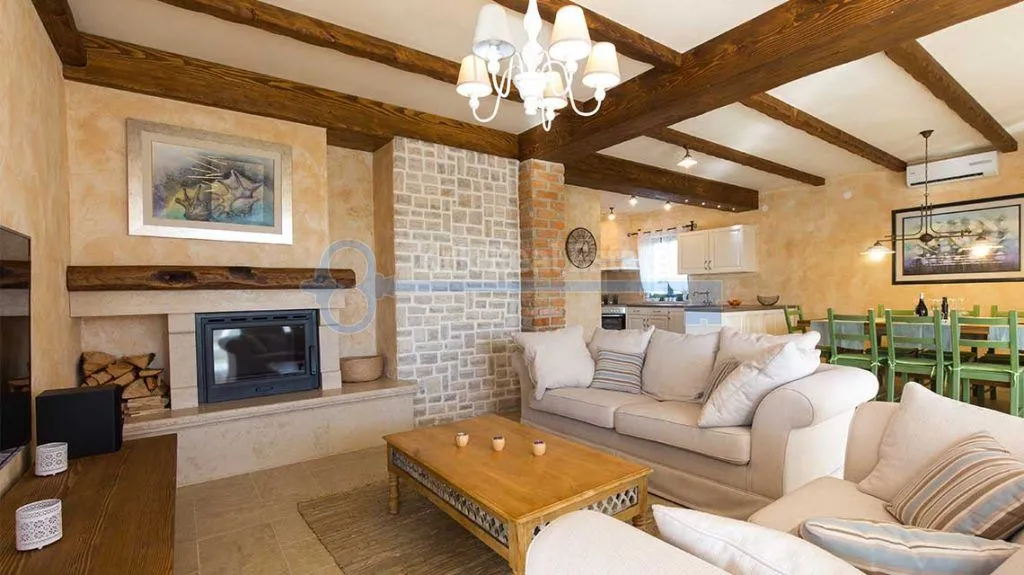 kras - villa sa bazenom i uređenom okućnicom - slika 5