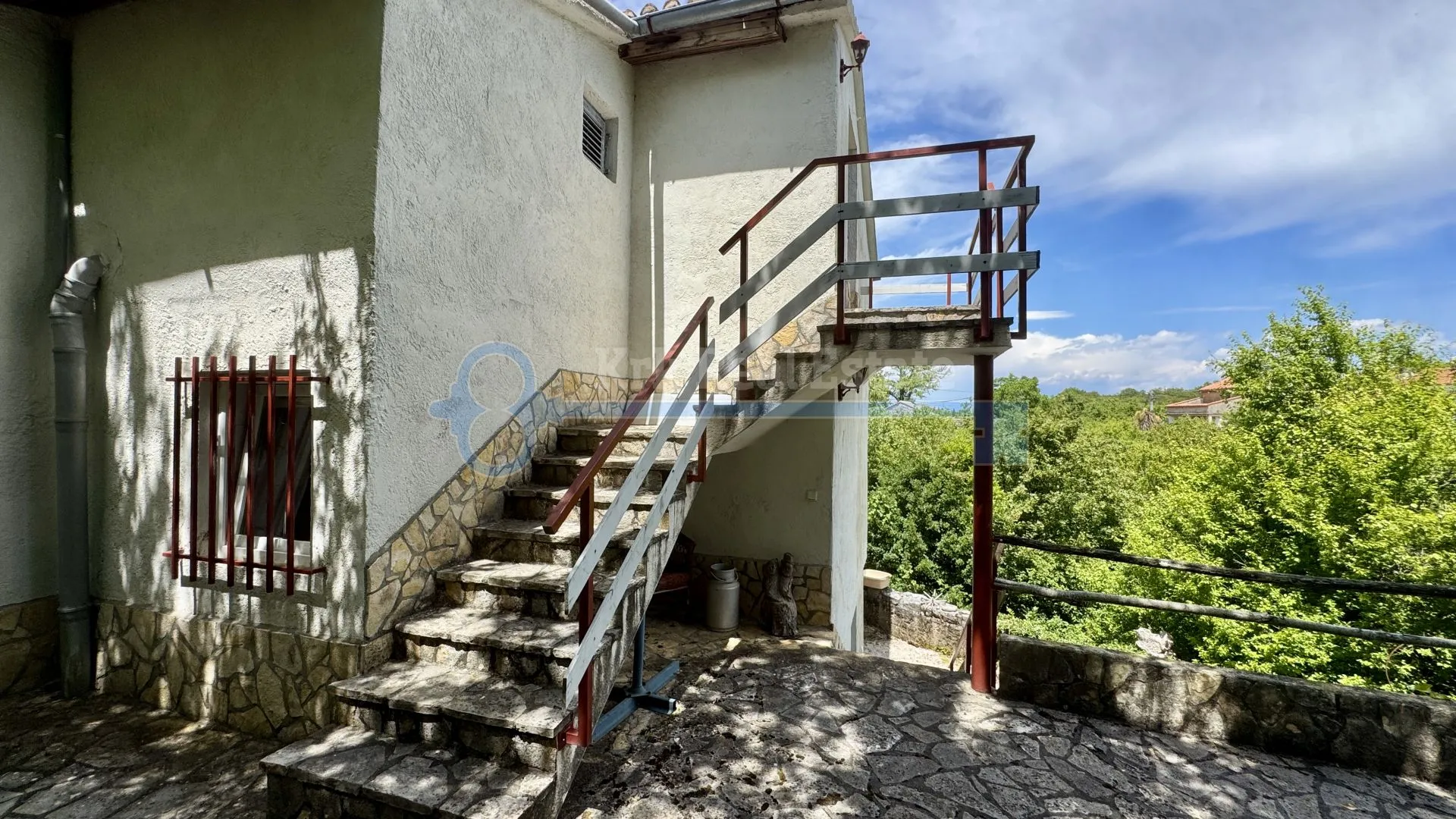gostinjac - samostojeća kuća sa dvije stambene jedinice - slika 25