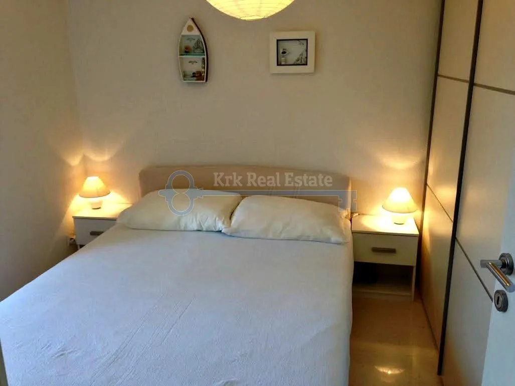 krk - samostojeća kuća prvi red do mora - slika 12