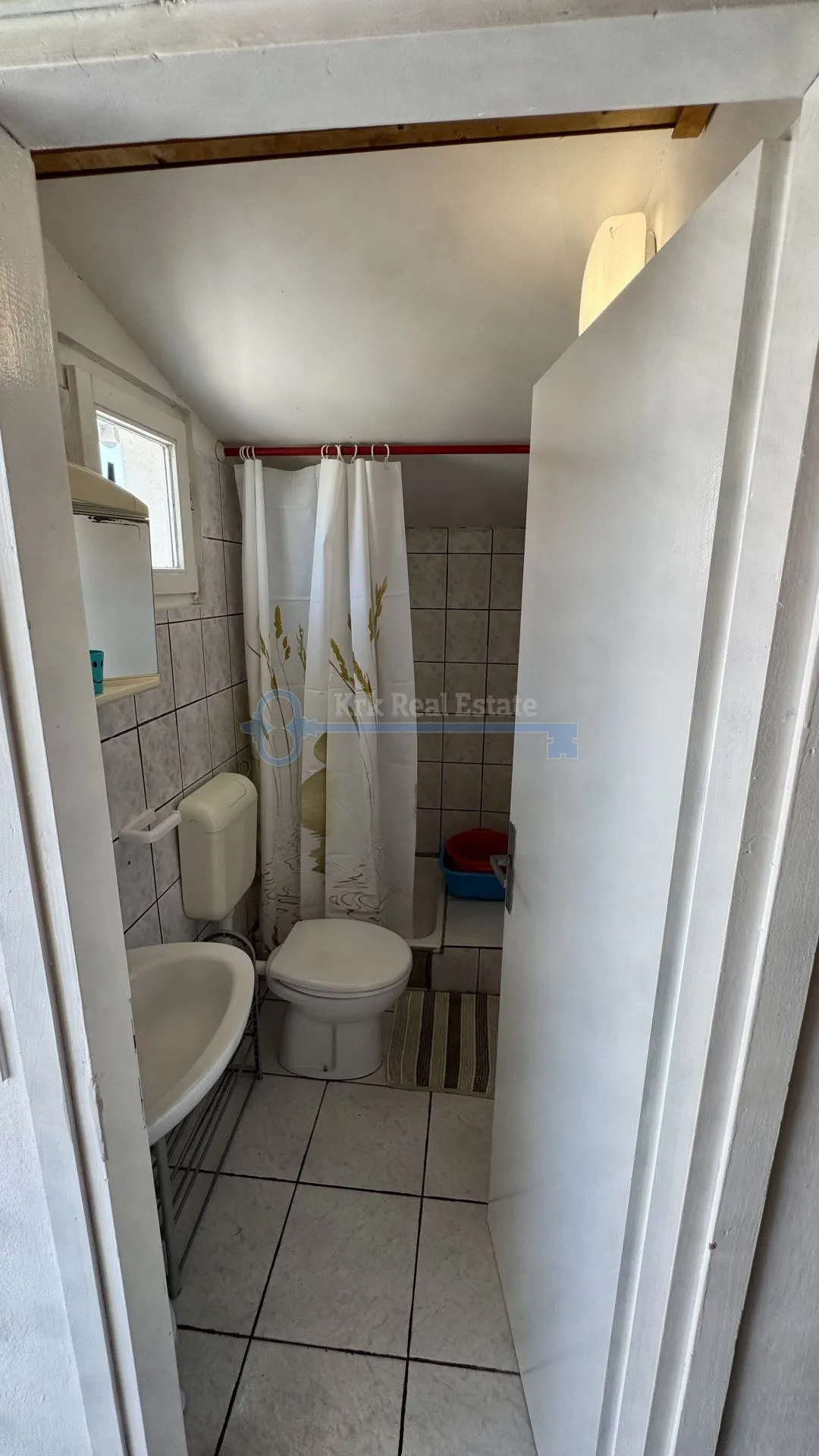 krk - kuća sa tri stambene jedinice blizu centra - slika 48
