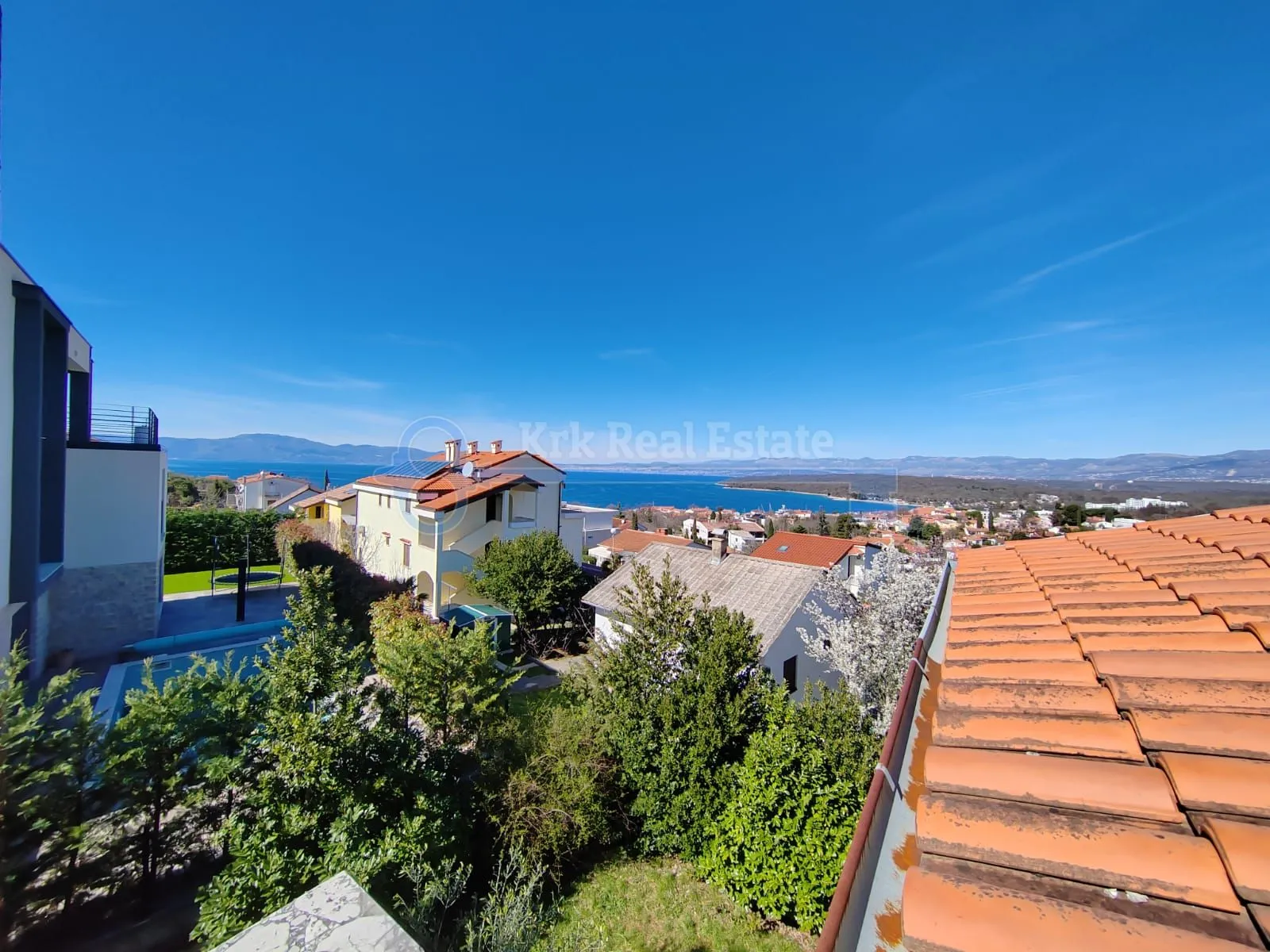 njivice-kuća sa uređenom okućnicom - slika 14