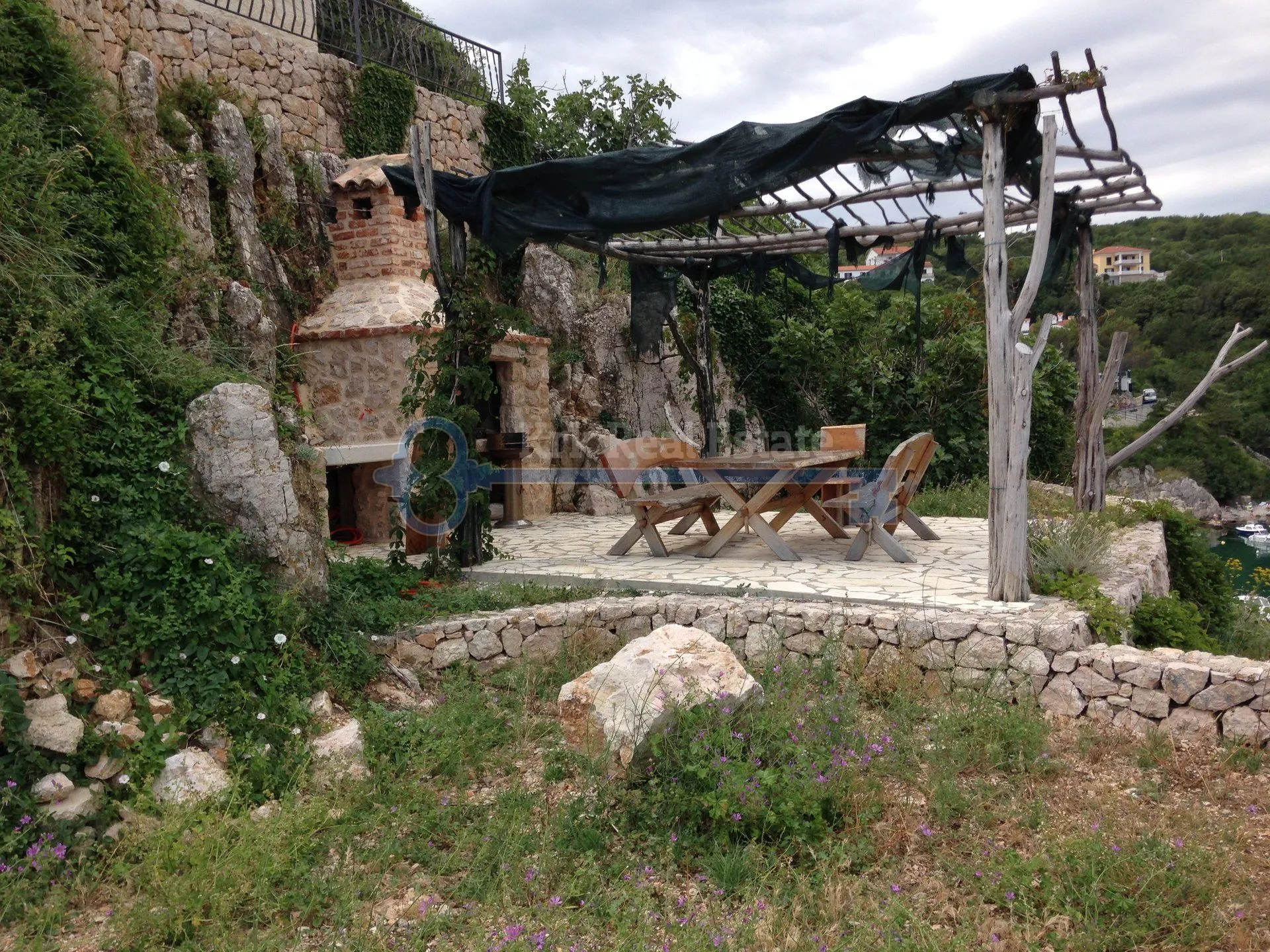 vrbnik - samostojeća renovirana kamena kuća na stijeni neposredno iznad mora - slika 7