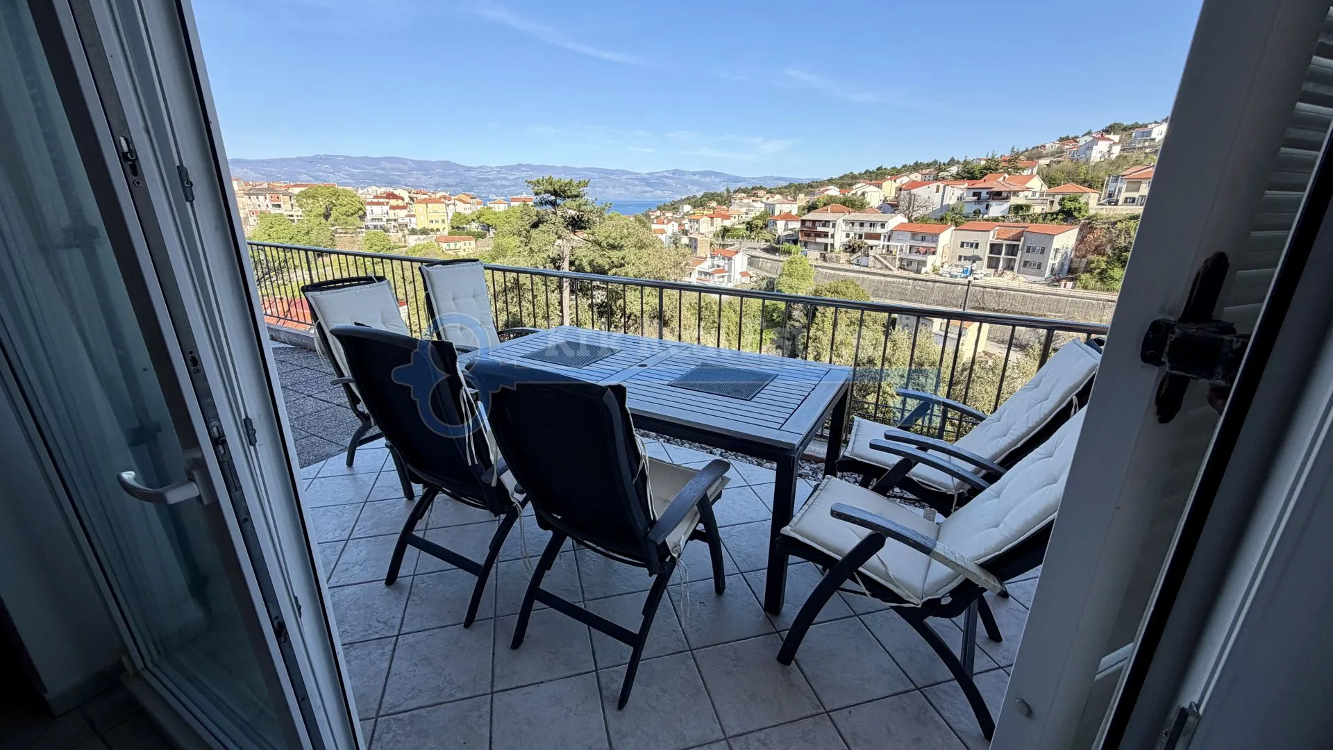 vrbnik - apartman sa pogledom na more - slika 11
