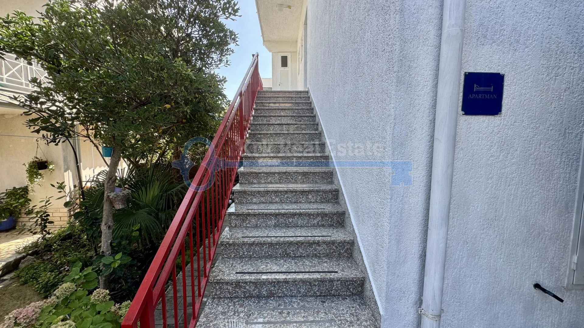krk - kuća sa tri stambene jedinice blizu centra - slika 24