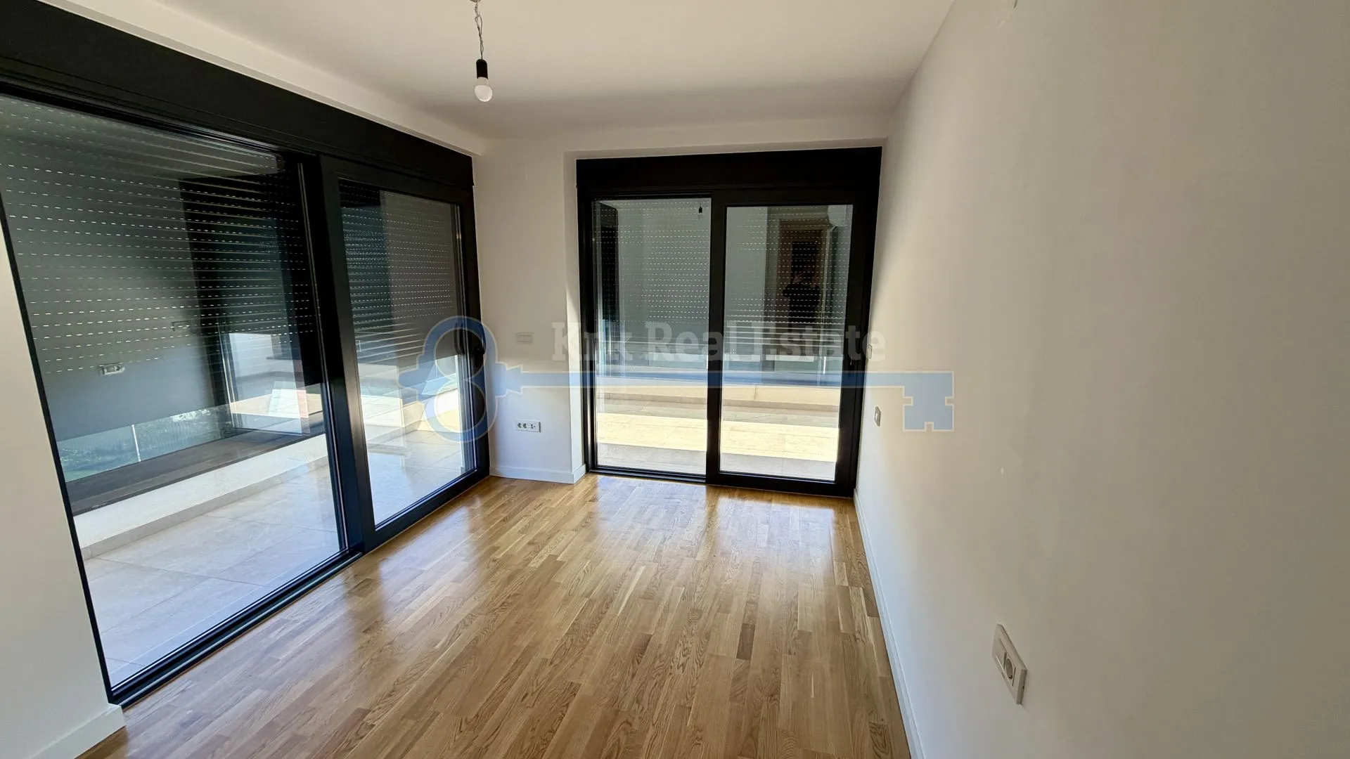 krk - dvoetažni apartman sa krovnom terasom i bazenom - slika 9