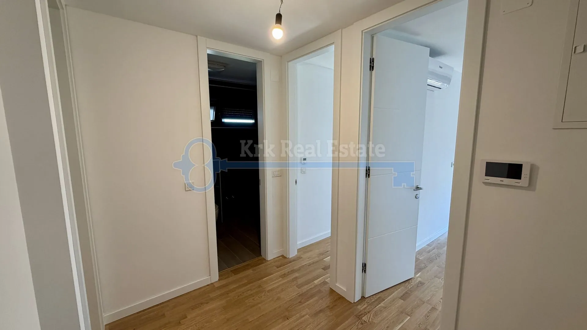 krk - dvoetažni apartman sa krovnom terasom i bazenom - slika 6