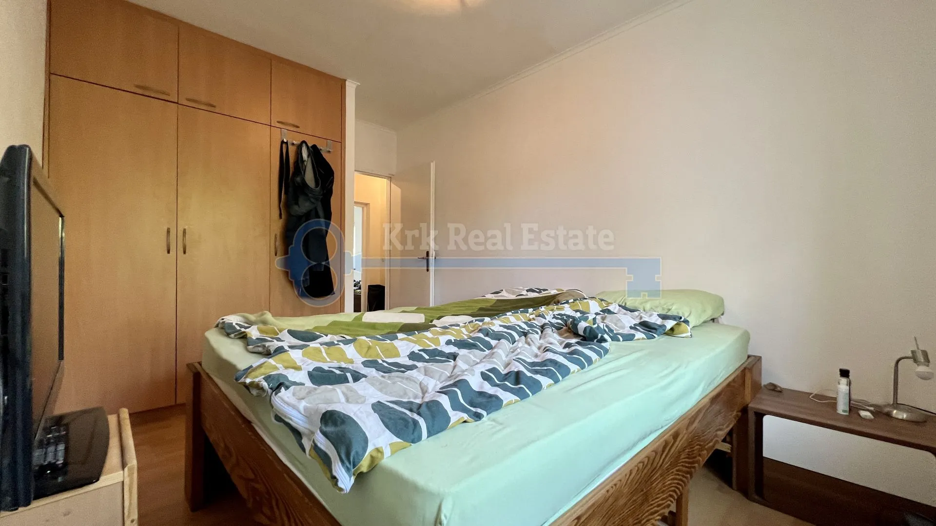 njivice - kuća sa tri apartmana i velikom okućnicom - slika 14