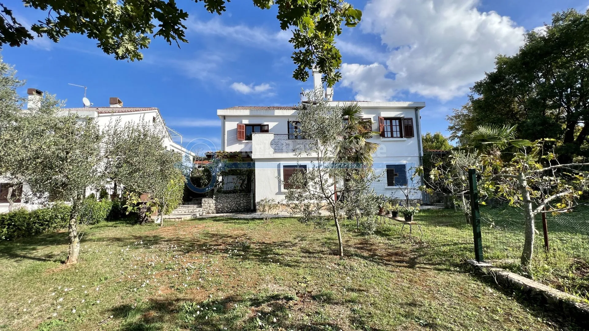 Njivice - Kuća Sa Tri Apartmana I Velikom Okućnicom - Njivice, Omišalj
