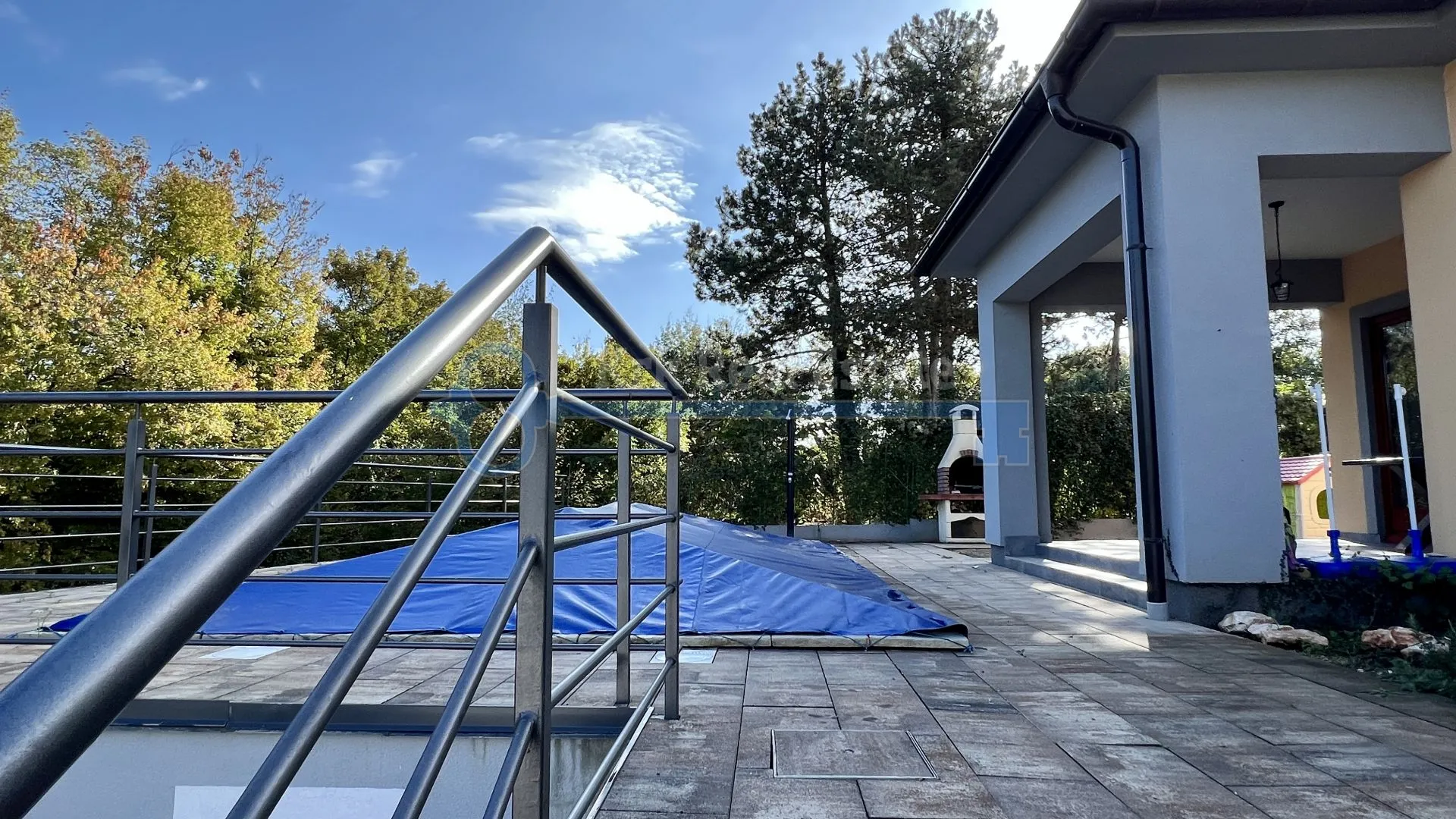 gostinjac - prizemnica sa okućnicom i bazenom - slika 3