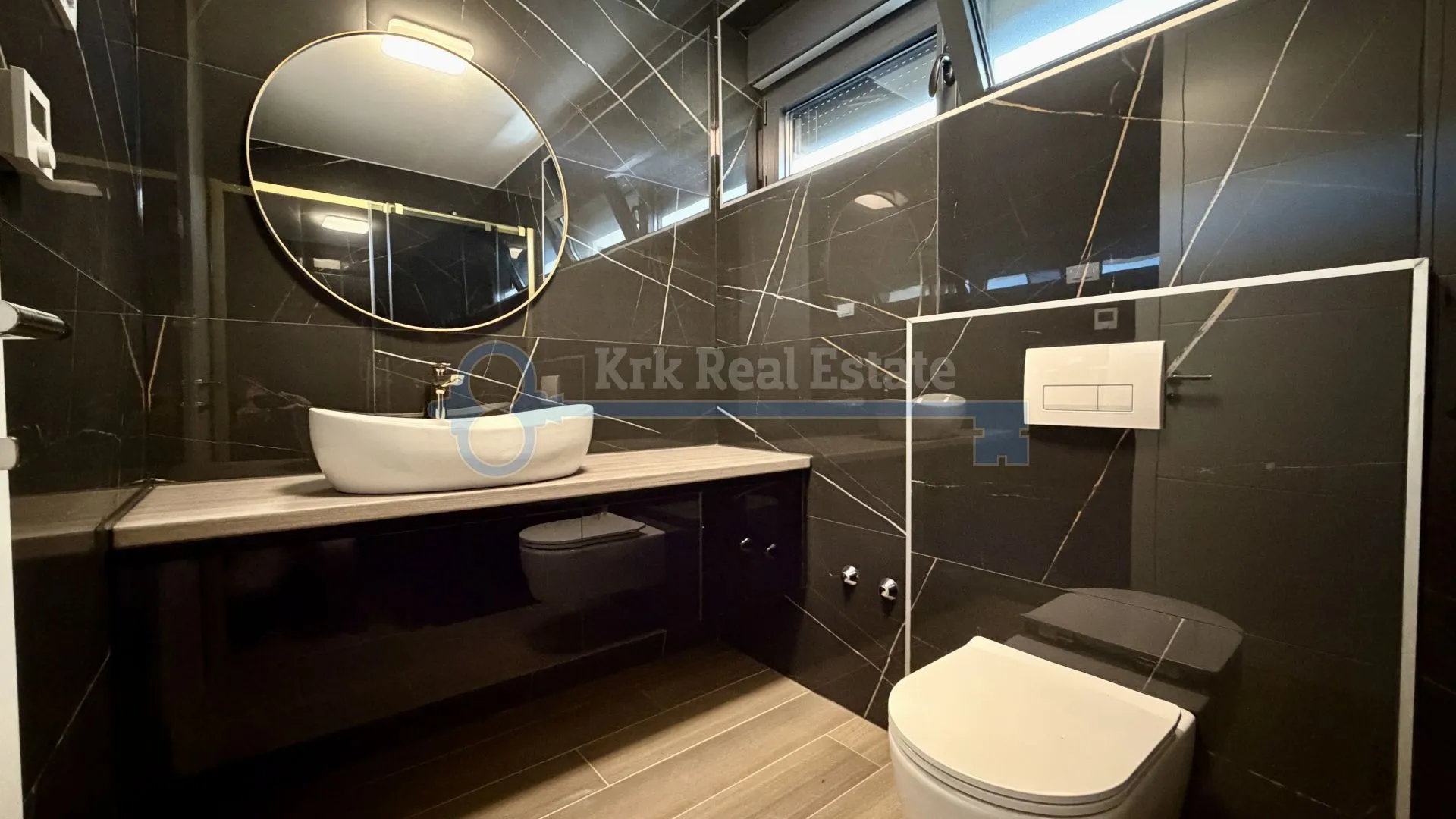 krk - dvoetažni apartman sa krovnom terasom - slika 16