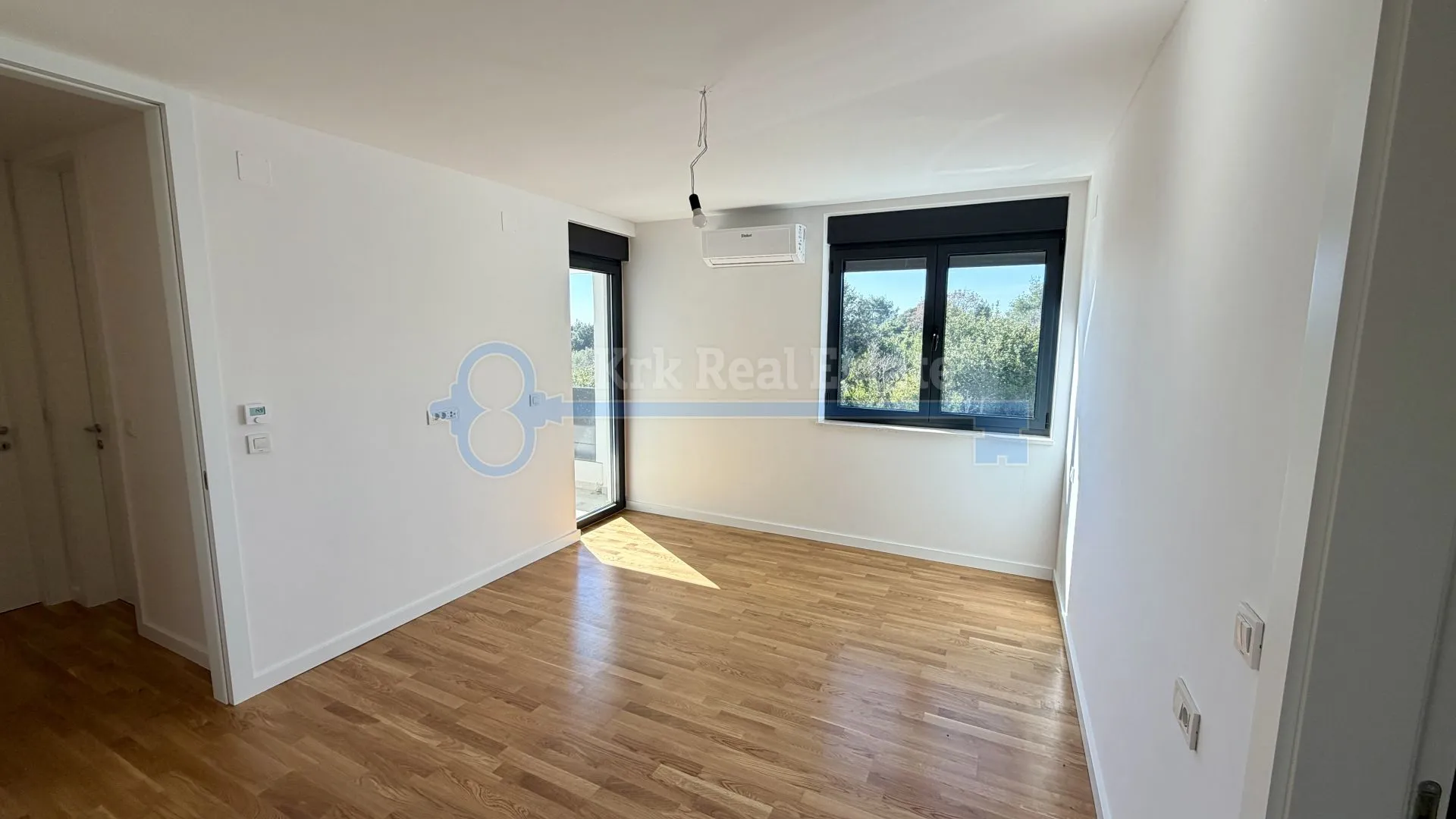 krk - dvoetažni apartman sa krovnom terasom - slika 17