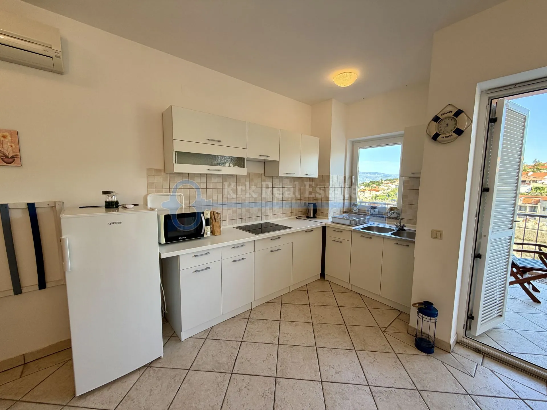 vrbnik - apartman s pogledom na more - slika 9