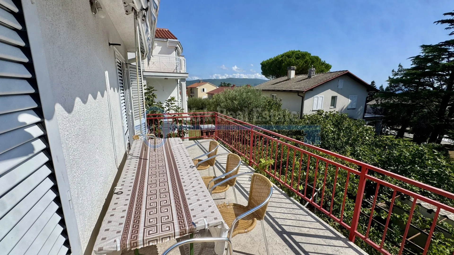 krk - kuća sa tri stambene jedinice blizu centra - slika 39