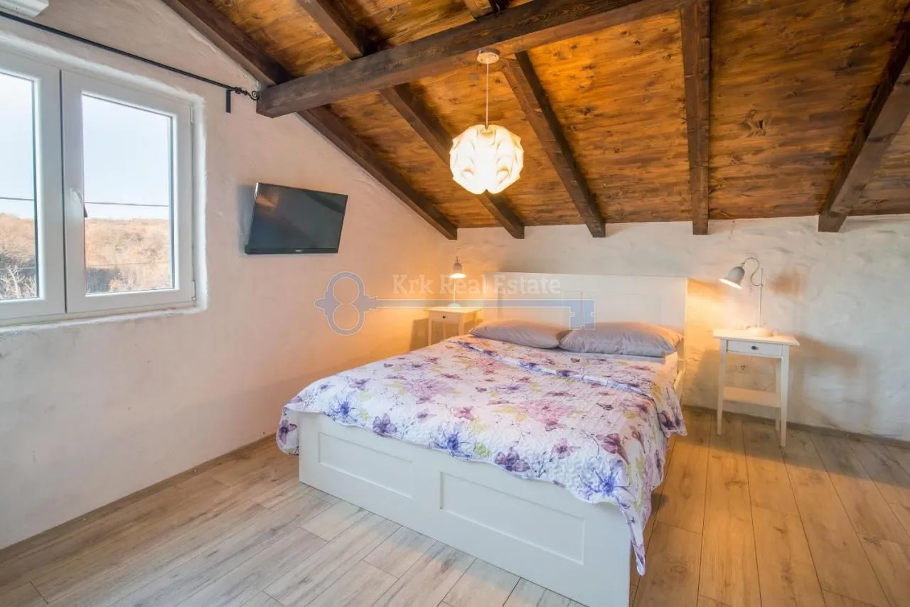 otok krk - garica - renovirana kamena kuća sa bazenom - slika 14