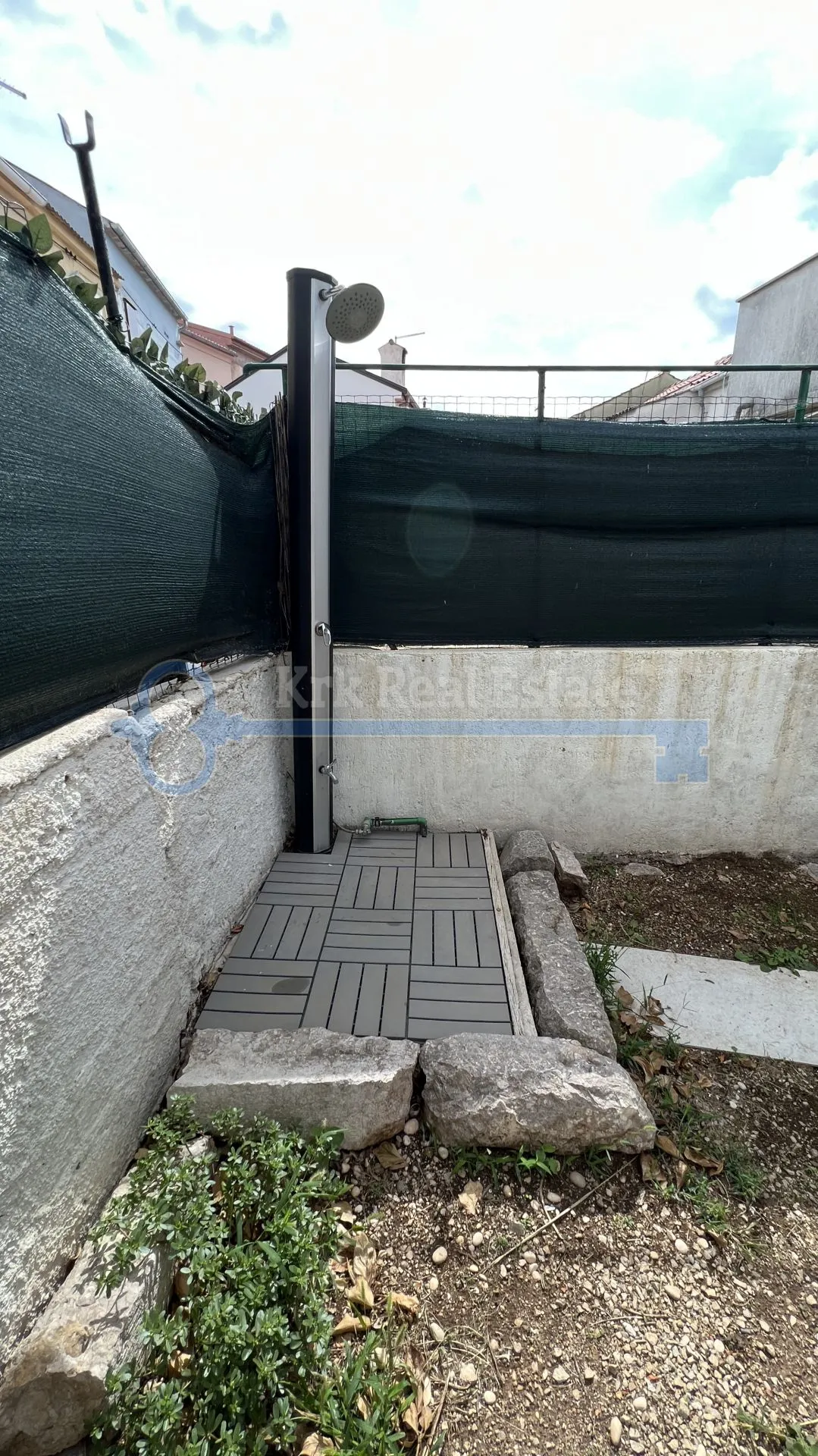 otok krk - punat - renovirana kuća u staroj jezgri s dva apartmana i vrtom - slika 10