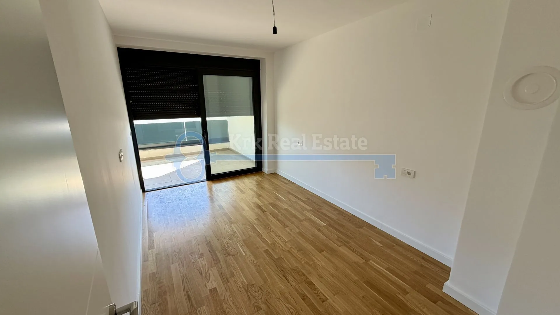 krk - dvoetažni apartman sa krovnom terasom i bazenom - slika 14