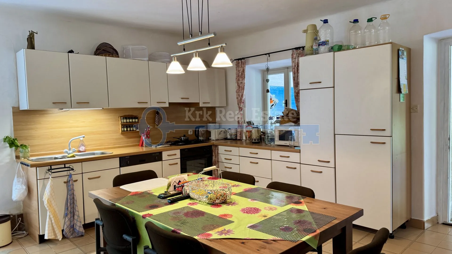 gostinjac - samostojeća kuća sa dvije stambene jedinice - slika 12