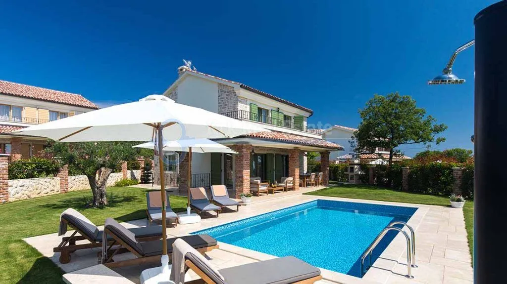 Kras - Villa Sa Bazenom I Uređenom Okućnicom - Kras, Dobrinj