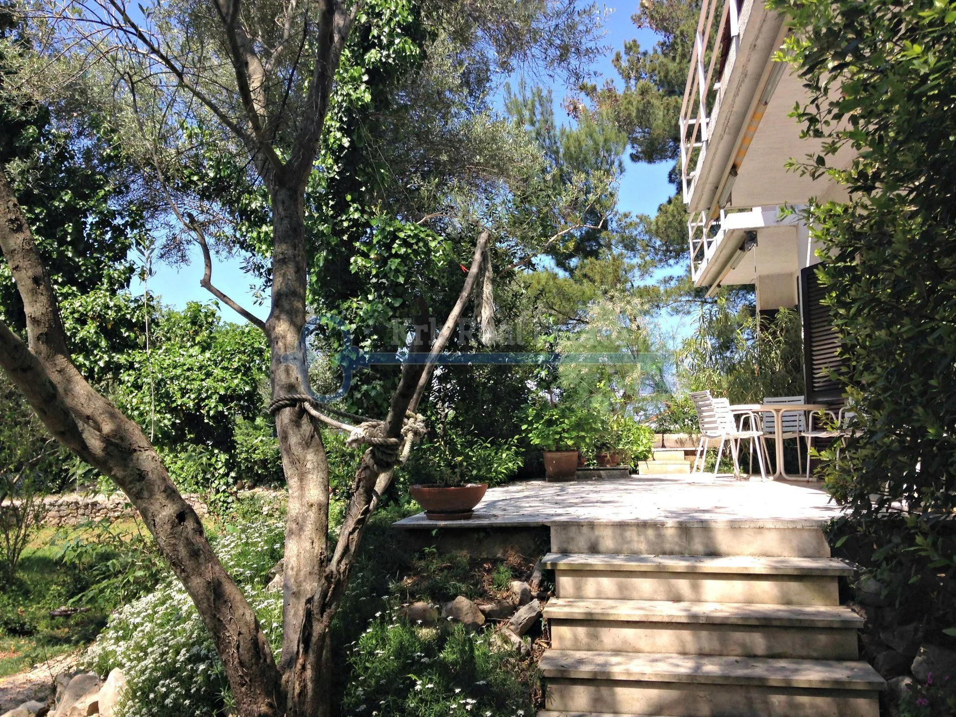 samostojeća kuća na odličnoj lokaciji s prelijepim vrtom - slika 2