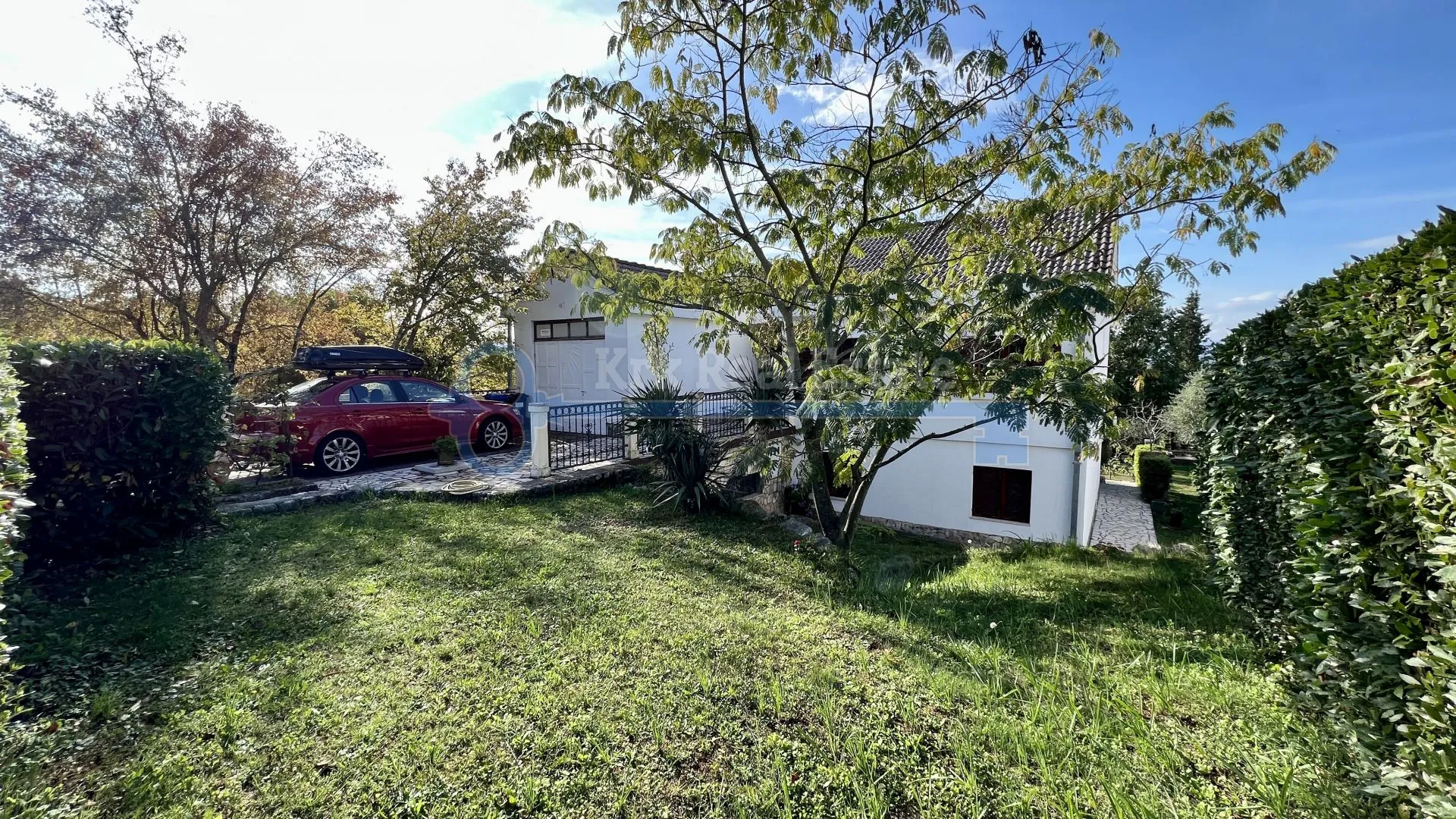 njivice - kuća sa tri apartmana i velikom okućnicom - slika 3