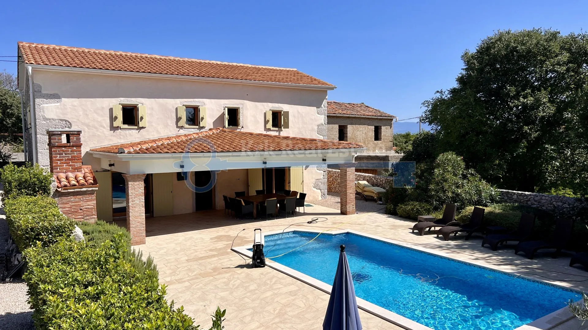 garica - samostojeća vila sa bazenom - slika 24