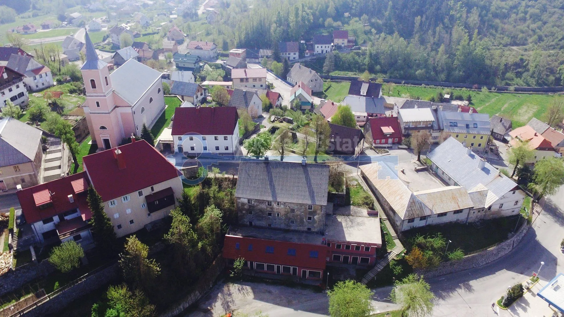 Fužine - Poslovni Prostor U Prizemlju
