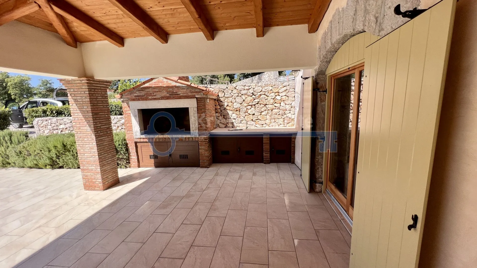 garica - samostojeća vila sa bazenom - slika 5
