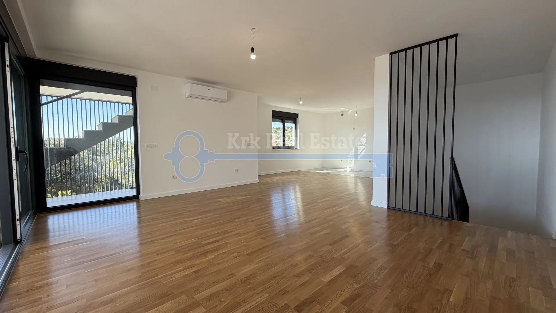 krk - dvoetažni apartman sa krovnom terasom - slika 23