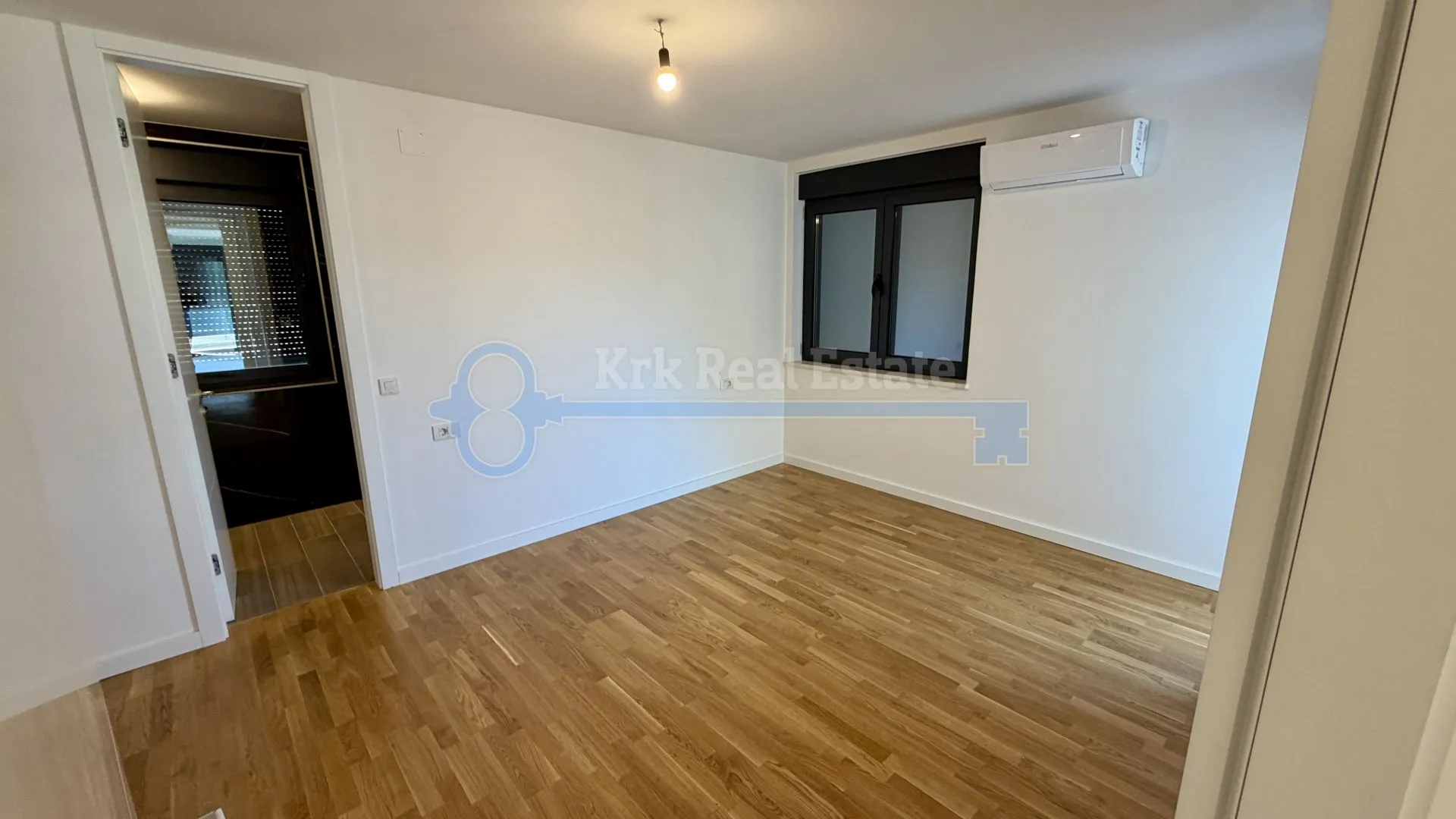 krk - dvoetažni apartman sa krovnom terasom i bazenom - slika 10