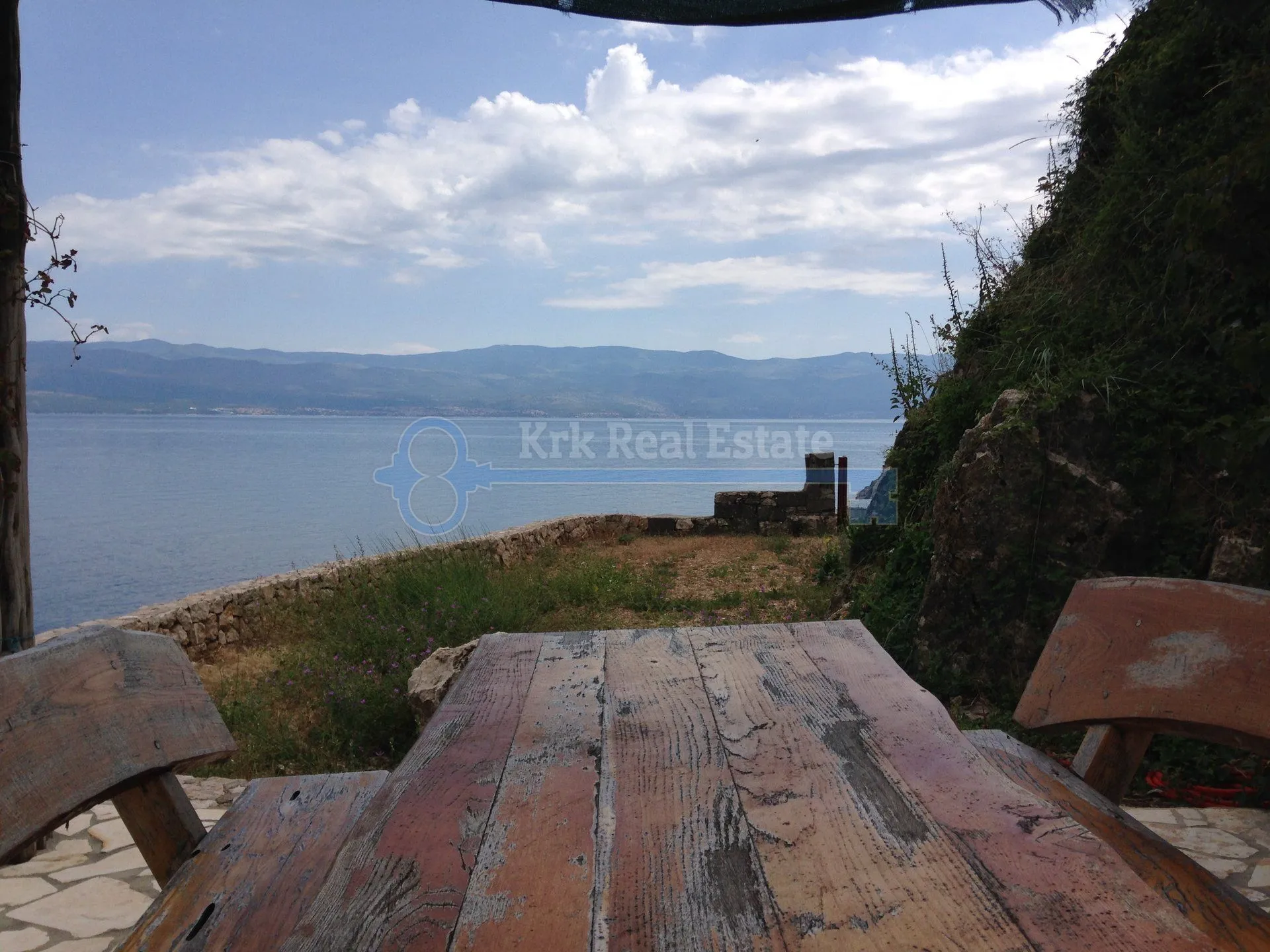 vrbnik - samostojeća renovirana kamena kuća na stijeni neposredno iznad mora - slika 11
